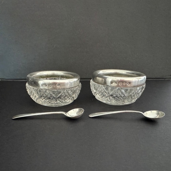 Antique Sterling Silver Salt Cellars and Spoons - Picture 6 of 6